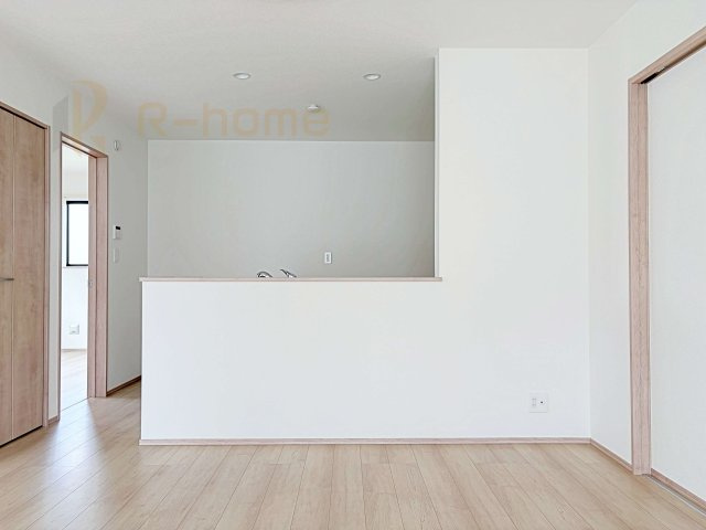 ひたちなか市津田　新築戸建て　A号棟のキッチン|対面式で会話をしながら家事ができます♪