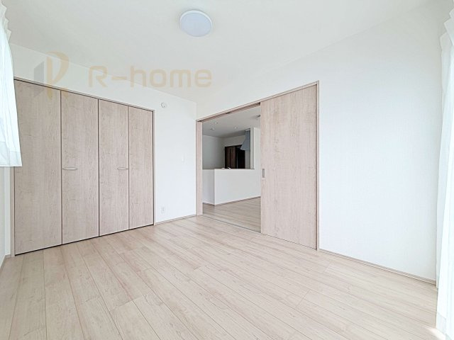 ひたちなか市津田　新築戸建て　A号棟の洋室|リビング隣接の洋室を放してリビングと繋げればゆとりの大空間！