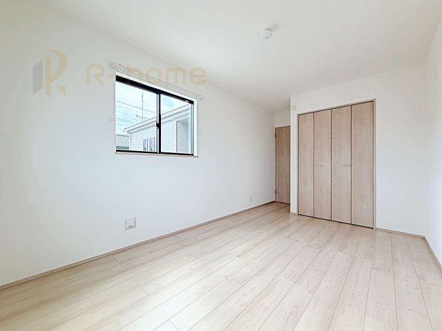 ひたちなか市津田　新築戸建て　A号棟の洋室|どんな部屋家具も合わせやすいシンプルな洋室！
たっぷりの日差しと心地よい風が舞い込む住まい♪