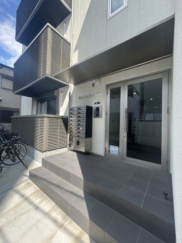 Premium Pearl塚本のエントランス