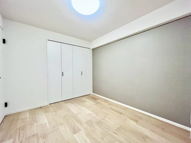 コープ戸山台の洋室|明るいお部屋はそれだけで気分が晴れやかになりますね！

現地ご見学希望・資料請求などお気軽にお問い合わせ下さい！
03-5990-5201