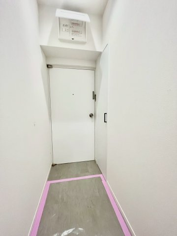 コープ戸山台の玄関|住む人や訪れる人を心地よく迎え入れてくれる玄関。

現地ご見学希望・資料請求などお気軽にお問い合わせ下さい！
03-5990-5201