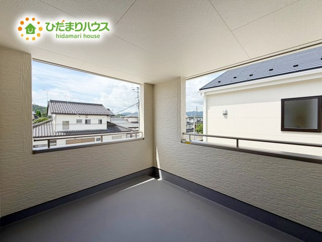 いわき市勿来町窪田町通1丁目第1　新築戸建　2号棟のバルコニー|広々としたバルコニーは、大量の洗濯物を干しても余裕！お布団だって、家族全員分をいっきに干せますね(^O^)