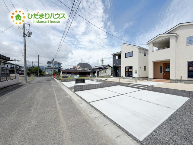 いわき市勿来町窪田町通1丁目第1　新築戸建　2号棟の前面道路含む現地写真|南側道路につき日当り良好！