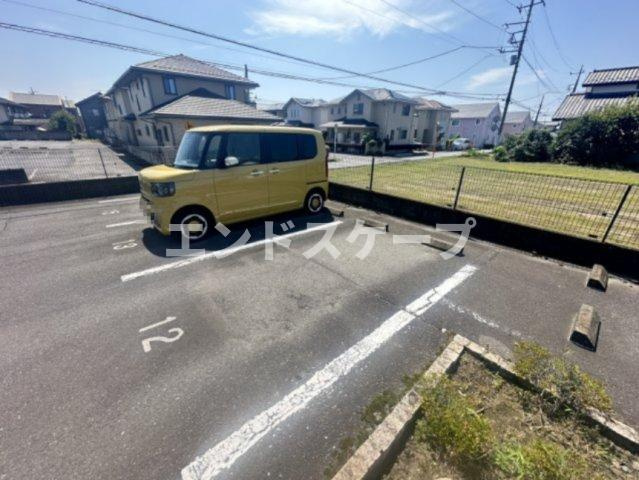 グランドゥールの駐車場|高崎、前橋のお部屋探しはエンドスケープまで！お客様の理想お聞かせ下さい♪