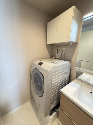 Ｍａｉｓｏｎ　Ｓａｒｋｌａｎｄ　メゾンサークランドの洗面所|★ドラム式洗濯機★家具家電付きの物件です★