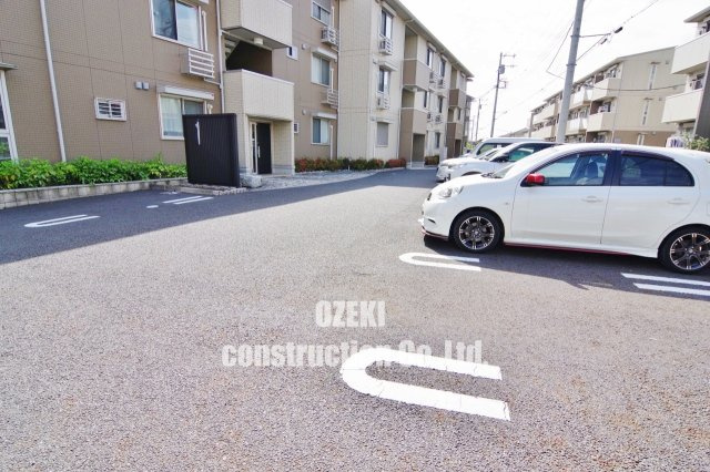 ロイジェントパークスレイクタウンⅢ Iの駐車場