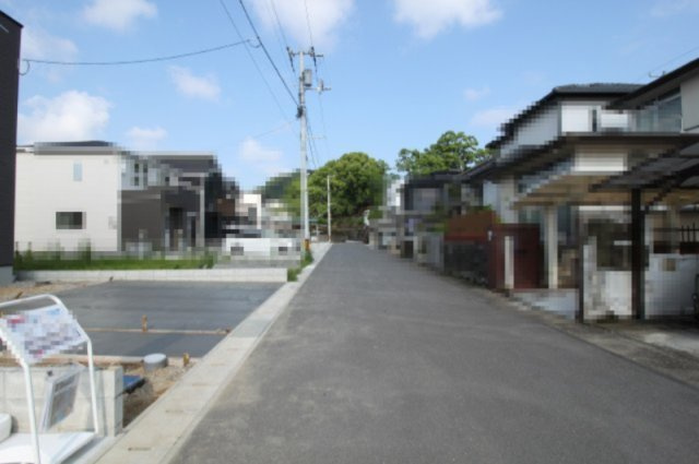 瀬戸東町　新築戸建　2号棟　（全2区画）の前面道路含む現地写真|前面道路　幅　5.4ｍ