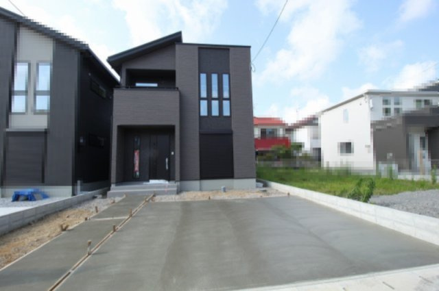 瀬戸東町　新築戸建　2号棟　（全2区画）の外観|2号棟　土地面積　149.58㎡（約45.24坪）　建物面積111.37㎡（約33.68坪）