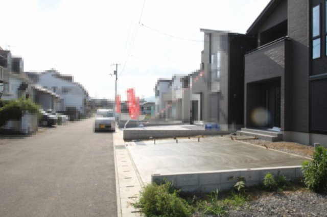 瀬戸東町　新築戸建　2号棟　（全2区画）の前面道路含む現地写真|前面道路　幅　5.4ｍ