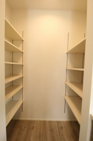 瀬戸東町　新築戸建　2号棟　（全2区画）の収納|パントリー