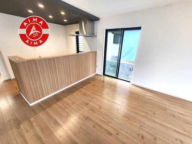 福岡市東区大岳2丁目第2-1棟（1号棟）のダイニング|キッチンから立ち込める香りが今日の料理を期待させます。
