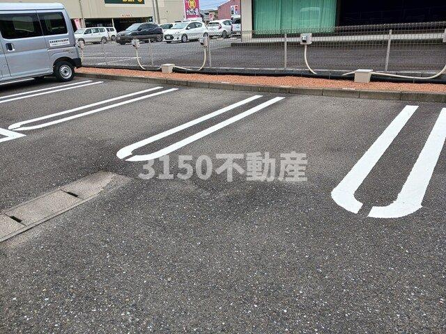 ＦＲＡＮＣ　ＢＩＲＤの駐車場|駐車場に車を止められます