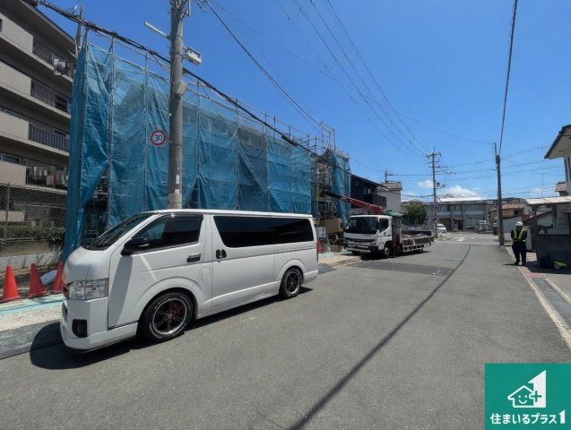 池田市五月丘　第2期　新築一戸建ての前面道路含む現地写真|周辺は落ち着いた街並みの住宅地！子育てがしやすい住環境です！まだ未完成ですが、現地でしかわからない事もございます。是非一度ご覧ください。