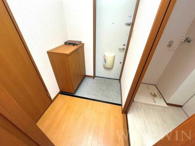 アゼリア神野 Dの玄関