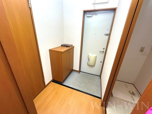 アゼリア神野 Dの玄関