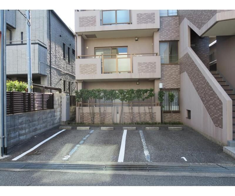 サクシード甲子園の駐車場