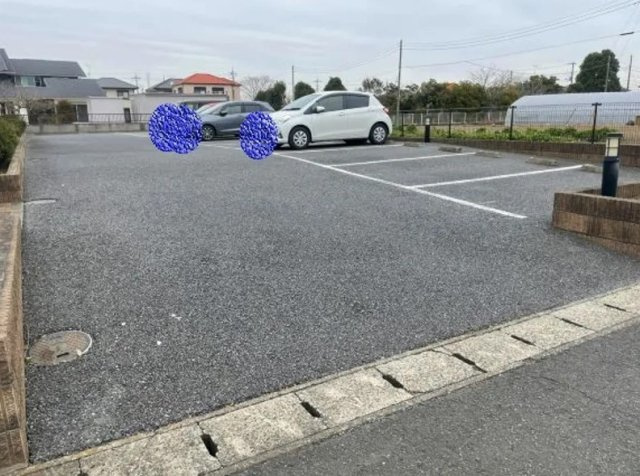 レオパレスコスモスファイブの駐車場