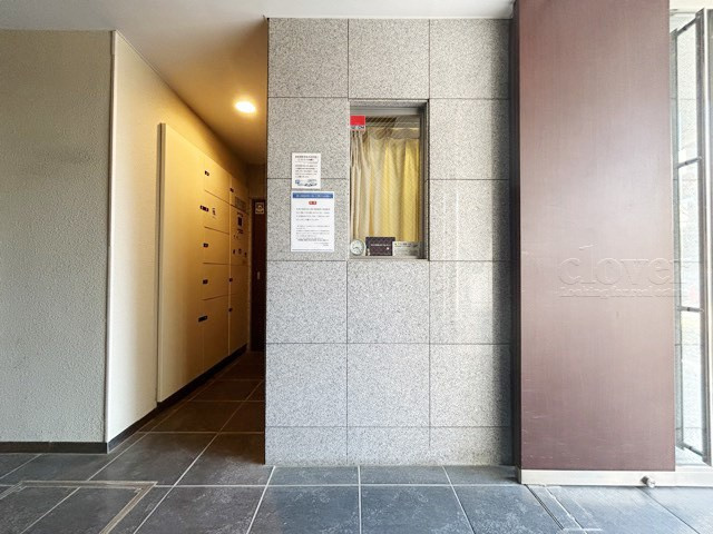 【受付】 | ゼファーヒルズ成増 | 管理人さんが勤務する管理室です。マンションに出入りする人たちを見守り、注意を払ってくれています。～即日のご見学可能～　お問合せはお気軽にどうぞ。