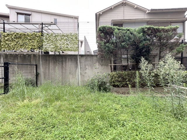 【庭】 | ゼファーヒルズ成増 | 専用庭がこの部屋の自慢です。専有部分ではありませんが、専用使用できる空間として、ご利用ください。～即日のご見学可能～　お問合せはお気軽にどうぞ。

