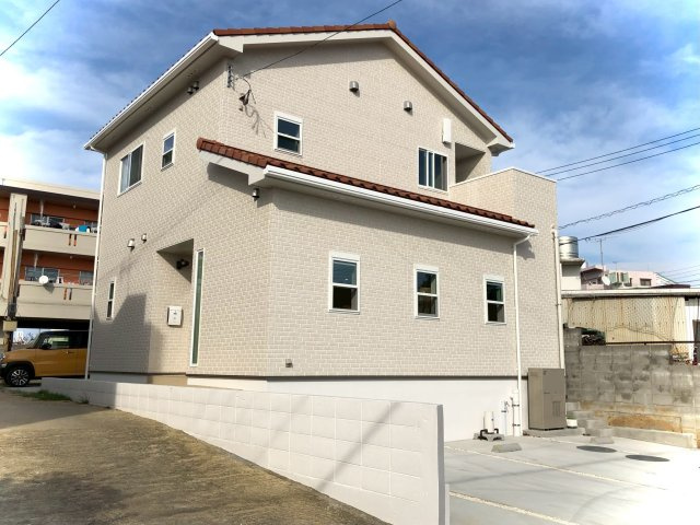 沖縄県中頭郡読谷村字波平　店舗付住宅