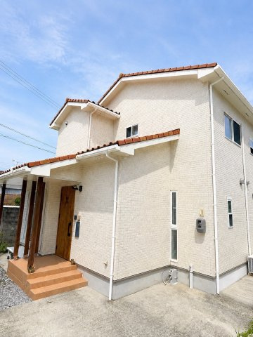 沖縄県中頭郡読谷村字波平　店舗付住宅の外観