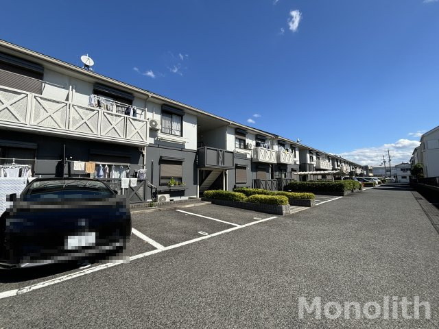 サンメゾンくすの木の駐車場