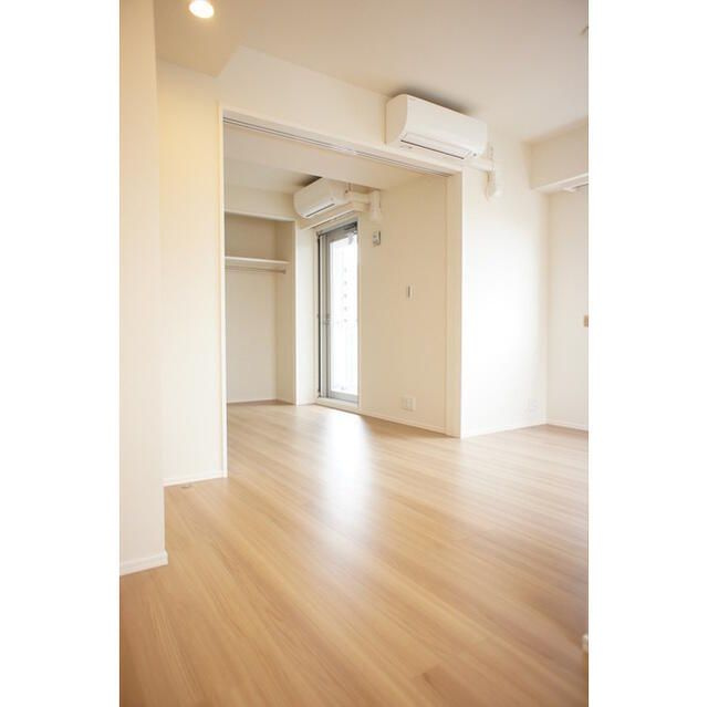 ＬＵＣＵＬＩＡ　ＣＯＵＲＴ