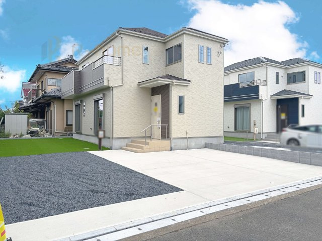 ひたちなか市津田　新築戸建て　B号棟の駐車場|カースペースは3台完備。ゲスト用のスペースも確保できますね♪