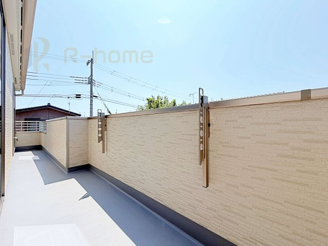 ひたちなか市津田　新築戸建て　B号棟のバルコニー|お布団やラグなどの大きな物も干しやすい広々としたバルコニー！