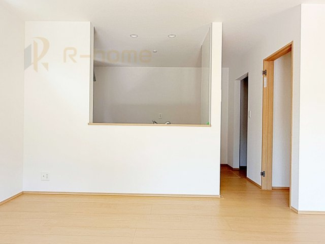 ひたちなか市津田　新築戸建て　B号棟のキッチン|リビングで遊ぶお子様にも目が届くカウンターキッチン！
