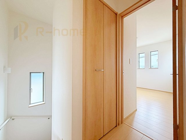 ひたちなか市津田　新築戸建て　B号棟の収納|掃除機などの収納に便利なホール収納！
