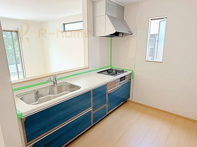 ひたちなか市津田　新築戸建て　B号棟のキッチン|料理をしながら家族とコミュニケーションが取れる対面式システムキッチン。