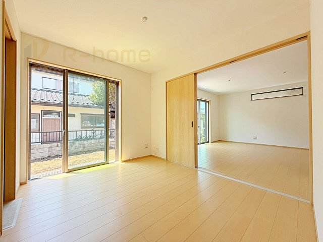 ひたちなか市津田　新築戸建て　B号棟の洋室|1階洋室はゲストルーム、キッズスペースとしても利用可能♪
開放してリビングと繋げればゆとりの大空間！