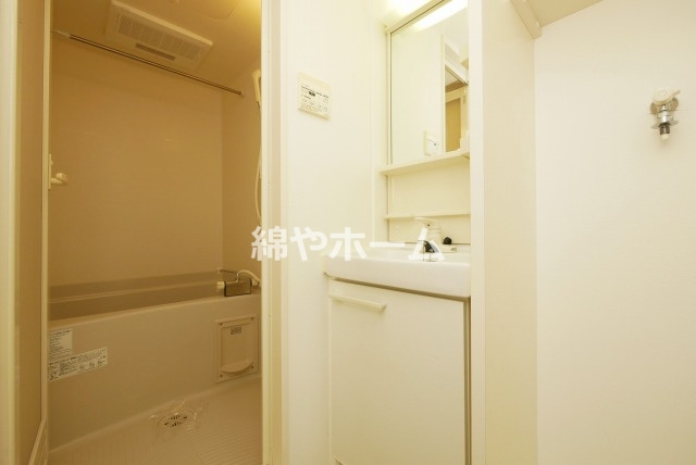 CHATEAU NAMBA RIPPLEの独立洗面台|独立洗面台、朝の身支度には欠かせません
