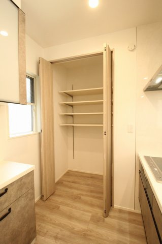 海老ノ丸　新築戸建　1号棟　（全2区画）の収納|パントリー