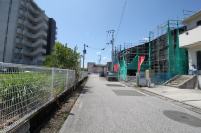 海老ノ丸　新築戸建　1号棟　（全2区画）の前面道路含む現地写真|前面道路　幅　6.0ｍ