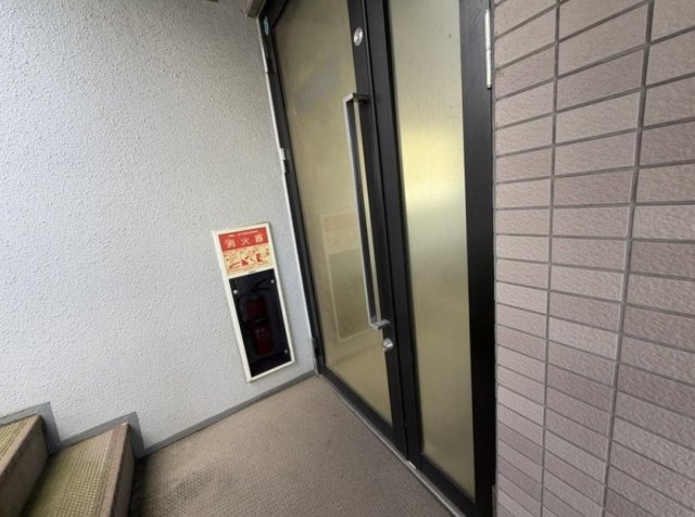 宮本町　事務所ビル　宮本町ビルの玄関