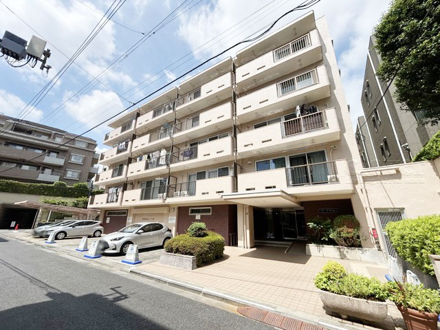 【現況写真】 | コープ戸山台 | 外観と前面道路の様子。～即日のご見学可能～　お問合せはお気軽にどうぞ。
