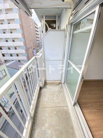 大阪市淀川区東三国１丁目の賃貸マンションのバルコニー