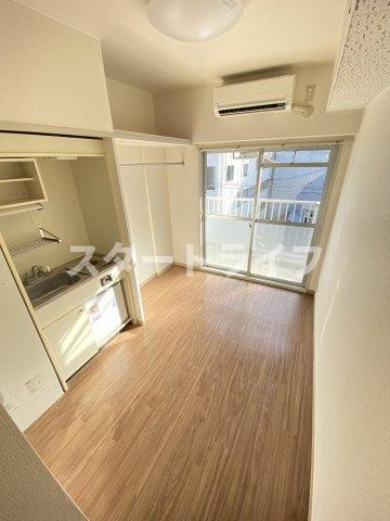 大阪市淀川区東三国１丁目の賃貸マンションの居間・リビング