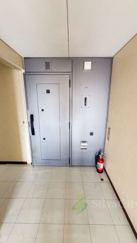 代官山マンションの玄関