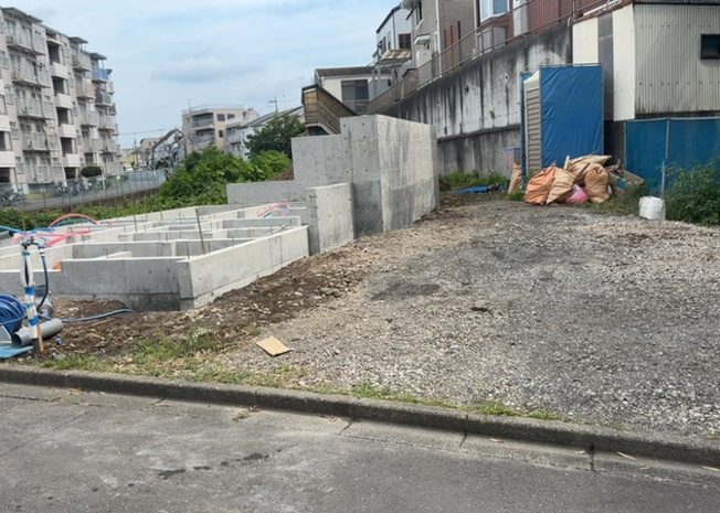 【外観】 | 物件の詳細については、現地を見てわかること以外に、役所や法務局などで調べないとわからないことがあります。そのため、現地に行く場合は、もしこの物件を買ったらどのような生活ができるかをイメージしましょう。