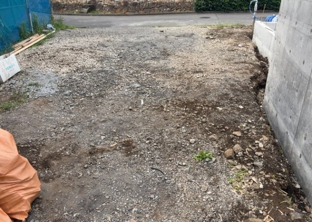 【駐車場】 | 駐車場と明記されていても、最小スペースでつくられた駐車場だと大型車は駐車できなかったり、出入りしにくくなったりする可能性があります。お車のサイズと購入したい物件の駐車場のサイズを現地で確認しましょう。