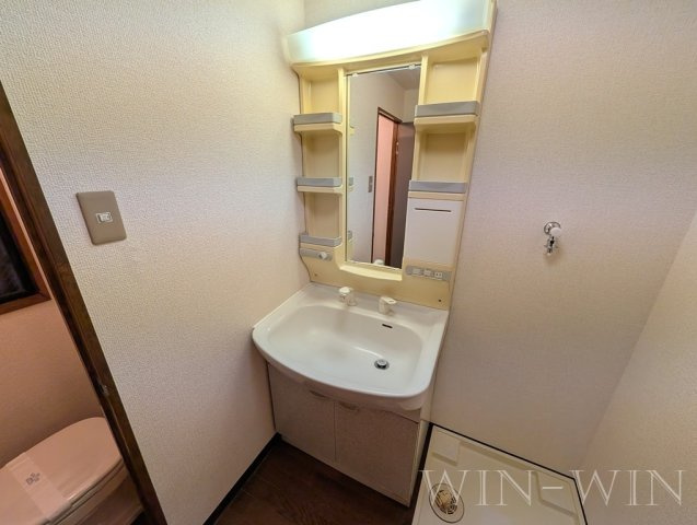 ユトリロキャッスルの独立洗面台|イメージ（同建物内別部屋の写真です）