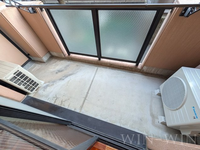 ユトリロキャッスルのバルコニー|イメージ（同建物内別部屋の写真です）