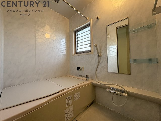 ゆったりとくつろげる浴室です♪