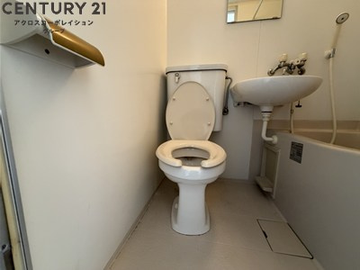 浴室内にトイレがあります☆