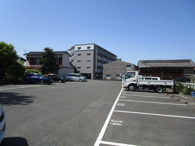北野ガーデンコートの駐車場