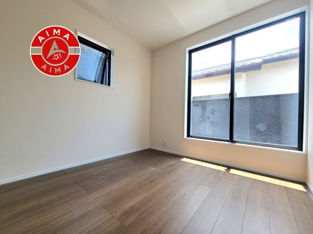 春日市一の谷4丁目第1-3棟(2号棟)の子供部屋|穏やかな光が差し込む室内には、穏やかな時間が流れます。